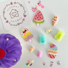 Load image into Gallery viewer, Cupcake Container with Accessories
