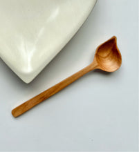 Load image into Gallery viewer, Pouring Fizzy Spoon
